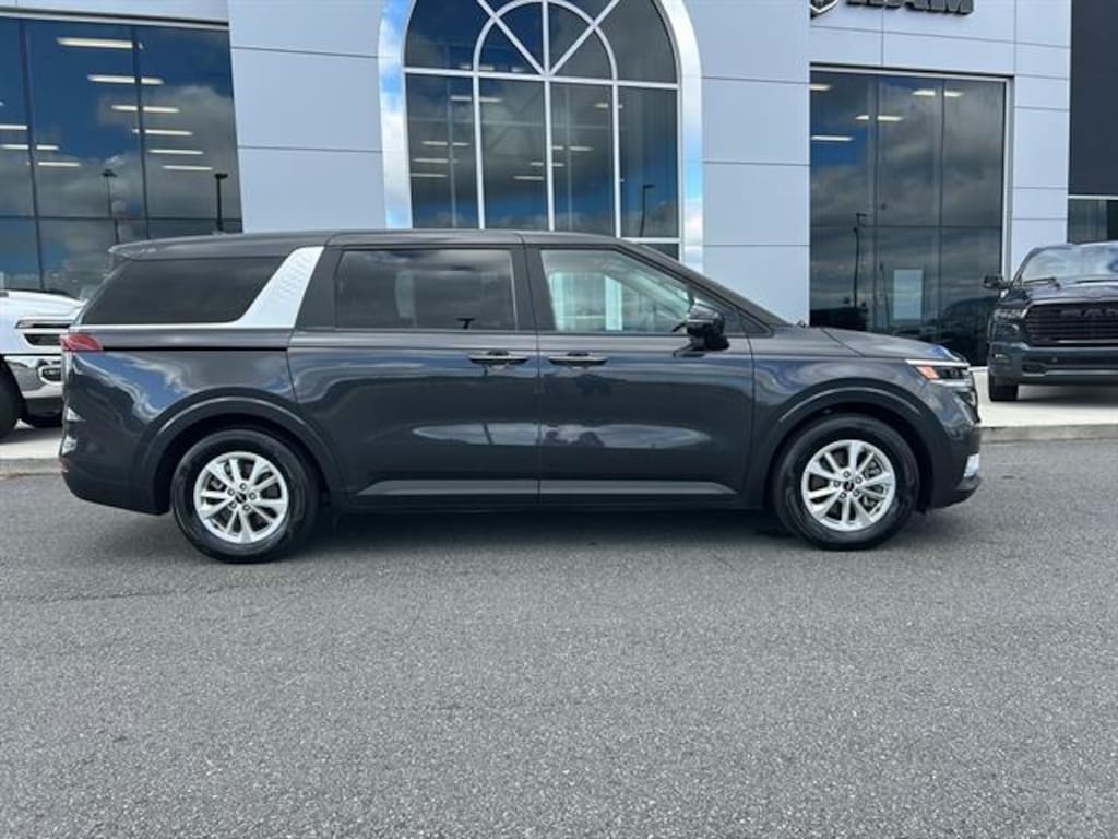 Used 2024 Kia Carnival LX