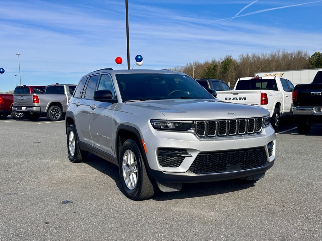 Used 2024 Jeep Grand Cherokee Laredo X Sport Utility