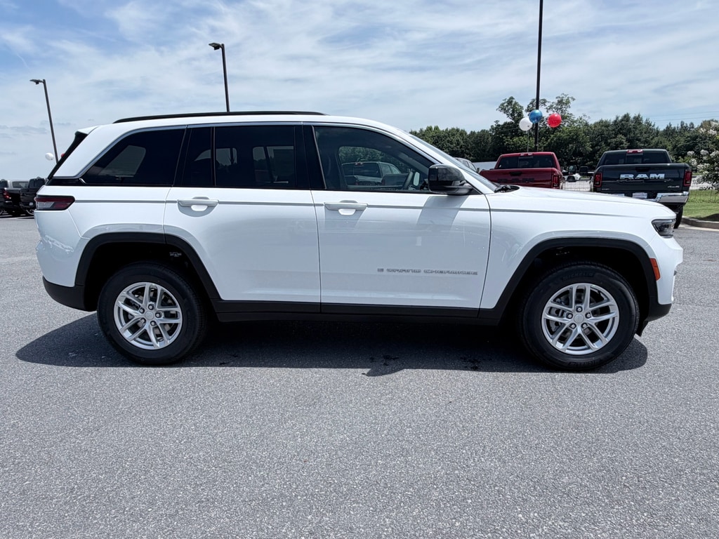 New 2026 Jeep Grand Cherokee LAREDO 4X2 Sport Utility