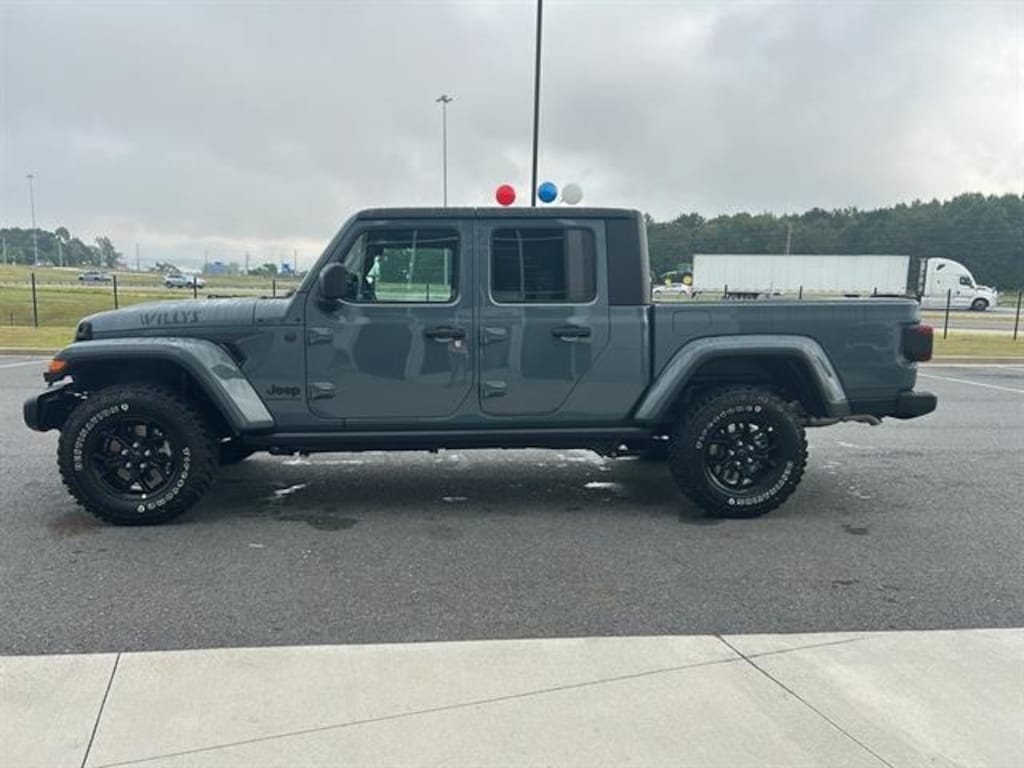 New 2025 Jeep Gladiator WILLYS 4X4 Pickup