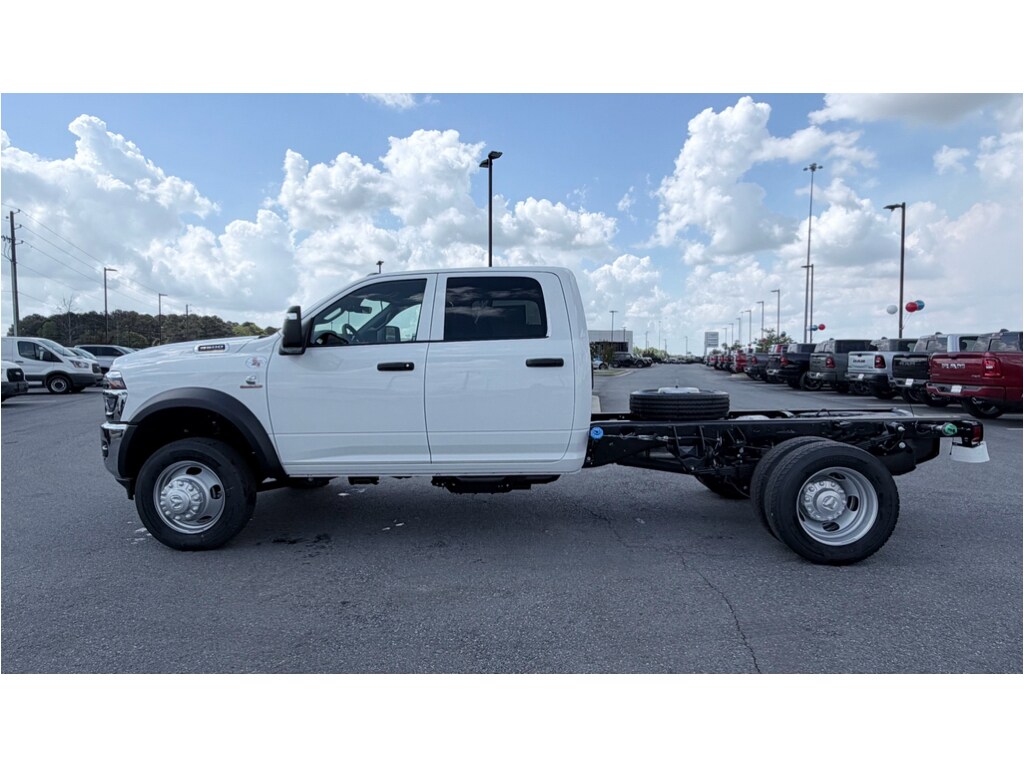 New 2026 Ram 4500 Chassis Cab TRADESMAN CREW 4X4 60' CA Pickup
