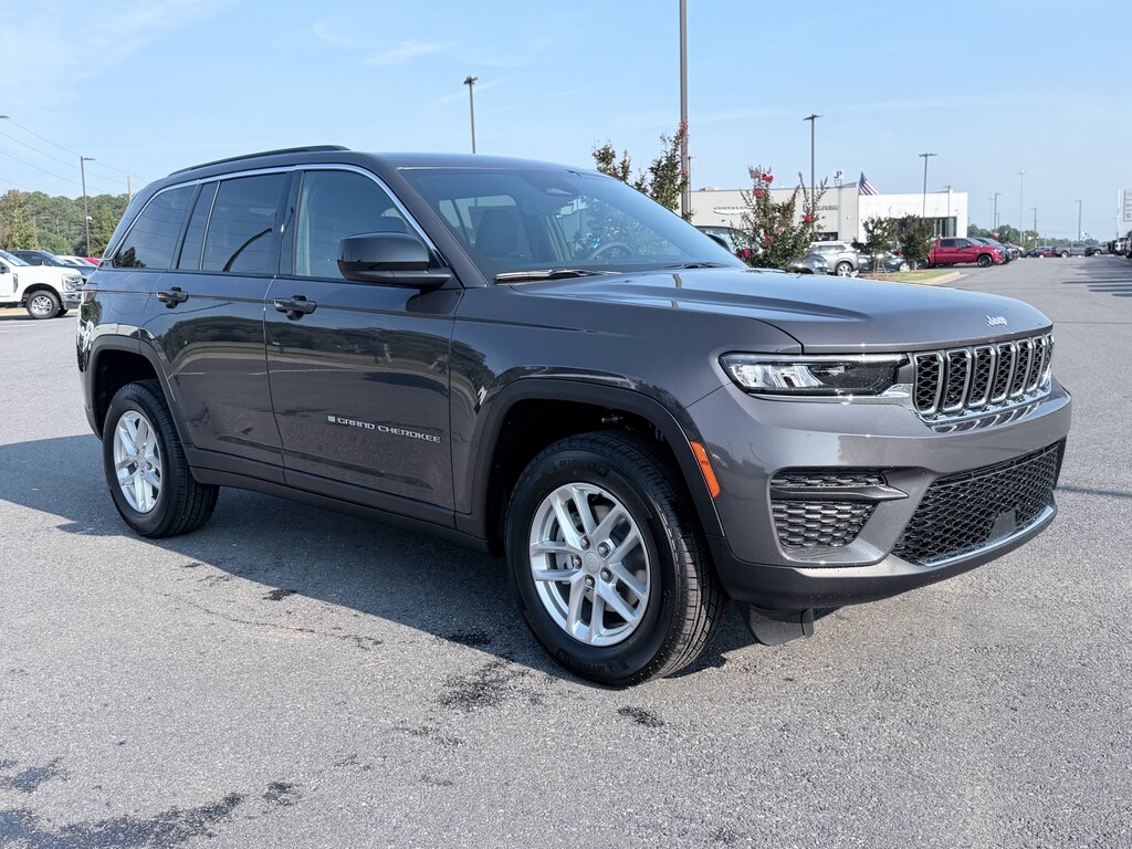New 2026 Jeep Grand Cherokee LAREDO 4X2 Sport Utility