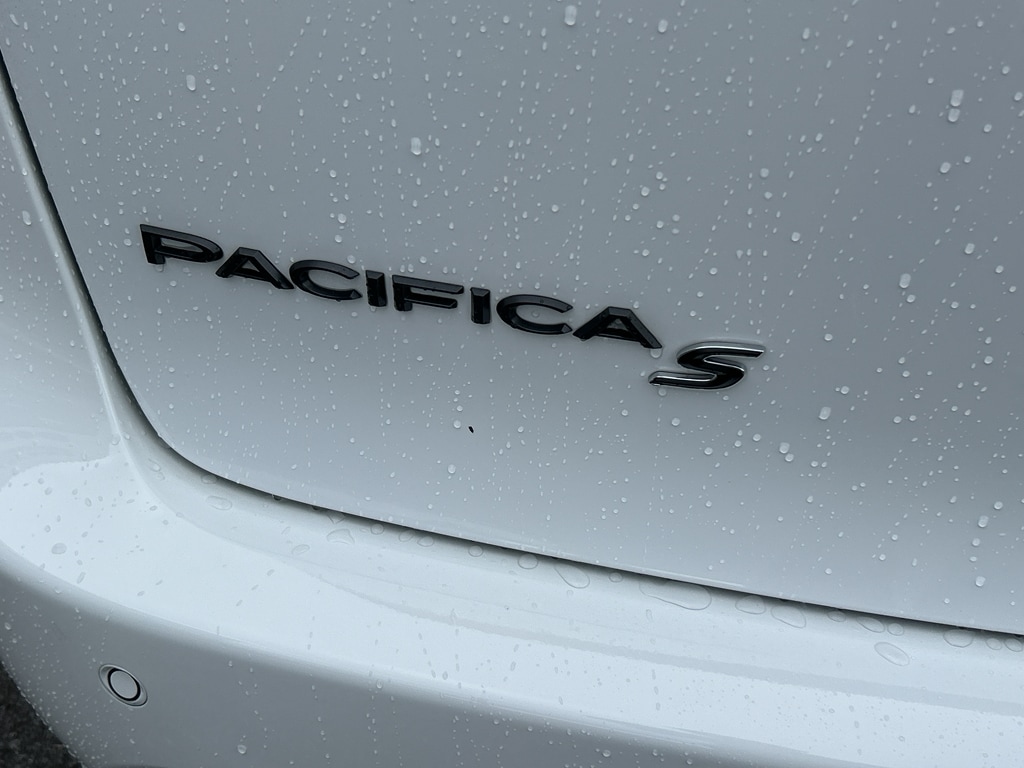 2026 Chrysler Pacifica Limited - Photo 9