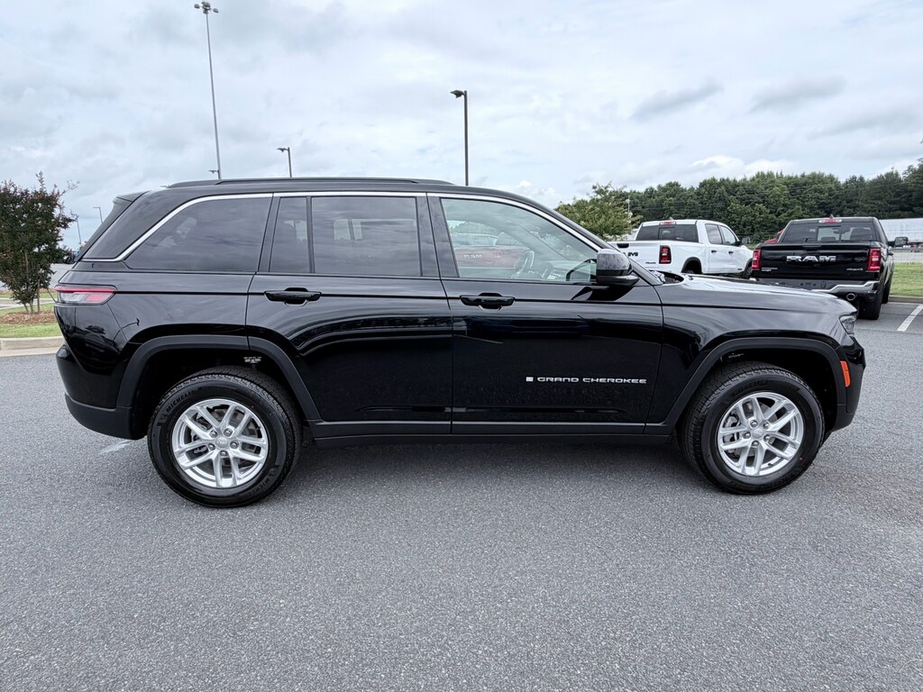 New 2026 Jeep Grand Cherokee LAREDO 4X2 Sport Utility