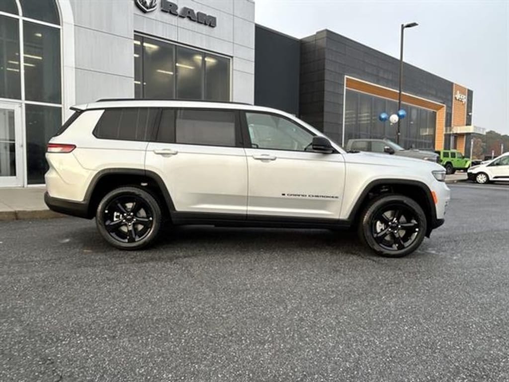 New 2025 Jeep Grand Cherokee L LIMITED 4X2 Sport Utility
