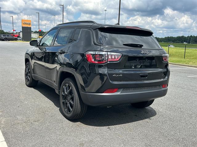 2025 Jeep Compass Latitude Altitude Special Edition photo 2
