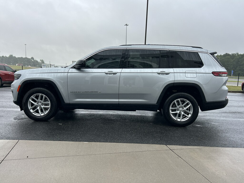 2024 Jeep Grand Cherokee Laredo X photo 3