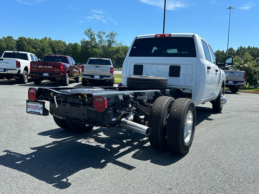 New 2025 Ram 3500 Chassis Cab 3500 TRADESMAN CREW CAB CHASSIS 4X4 60' CA Pickup