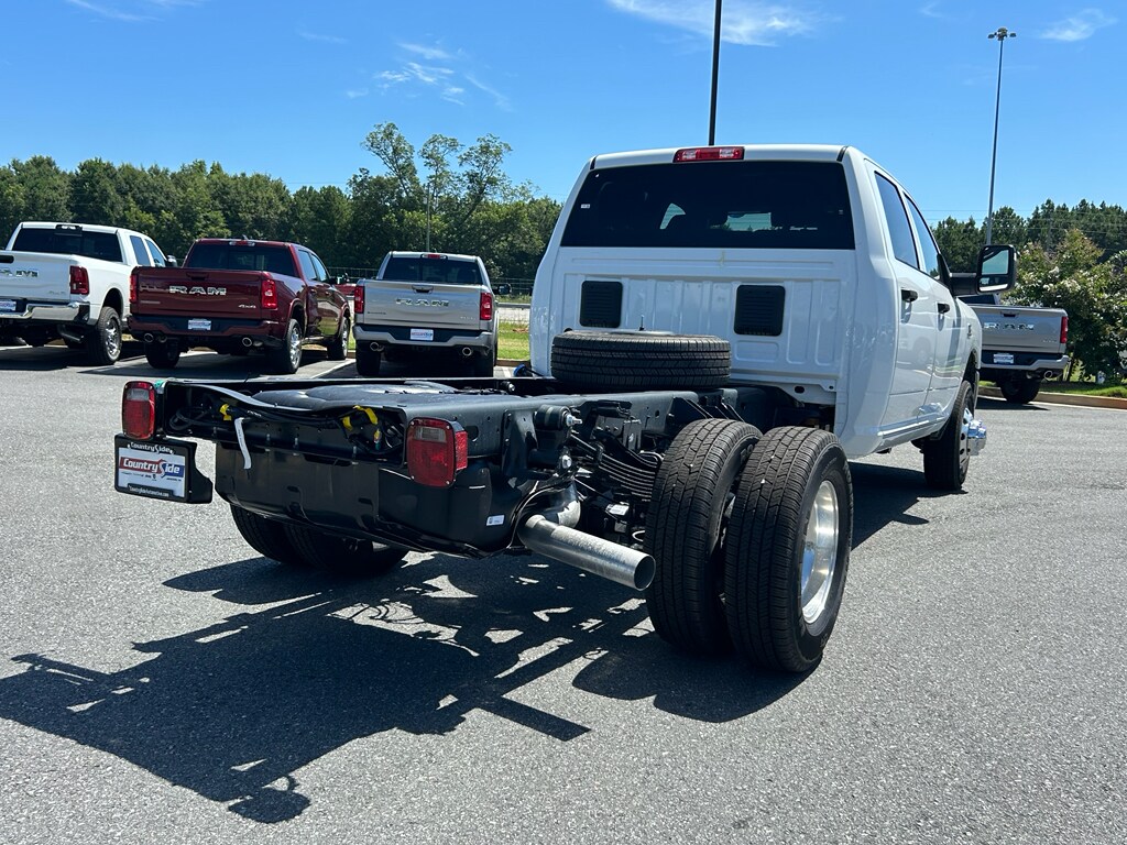 2025 Ram 3500 Tradesman photo 3