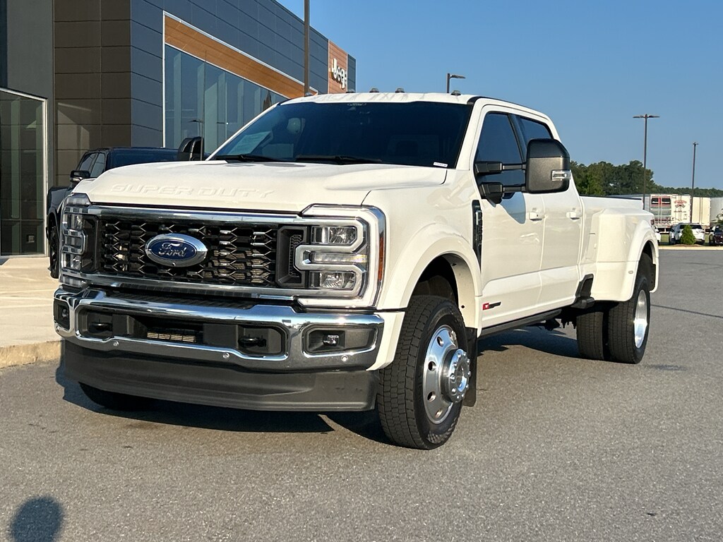 2024 Ford F-450 Lariat photo 2