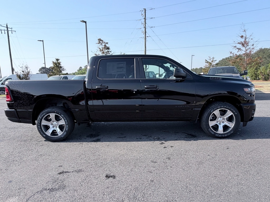 New 2026 Ram 1500 EXPRESS CREW CAB 4X2 5'7 BOX Pickup