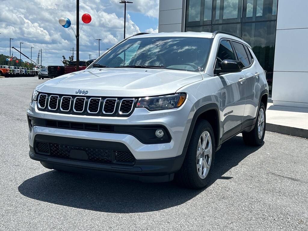 2025 Jeep Compass Latitude photo 2