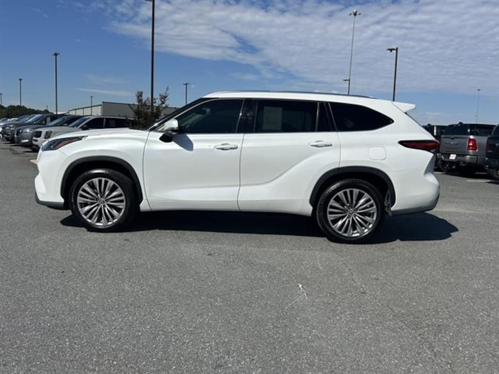 Used 2023 Toyota Highlander Platinum