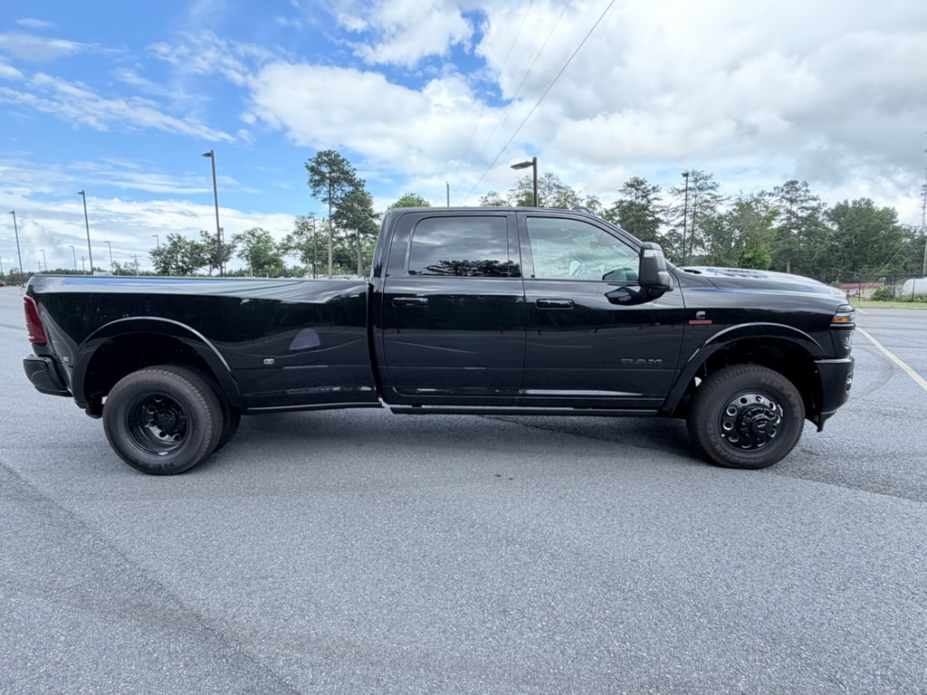 New 2026 Ram 3500 LIMITED CREW CAB 4X4 8' BOX Pickup