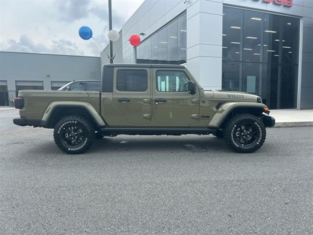 New 2025 Jeep Gladiator WILLYS 4X4 Pickup