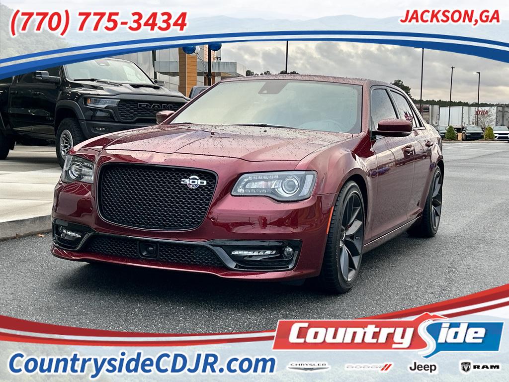 2023 Chrysler 300 C's photo
