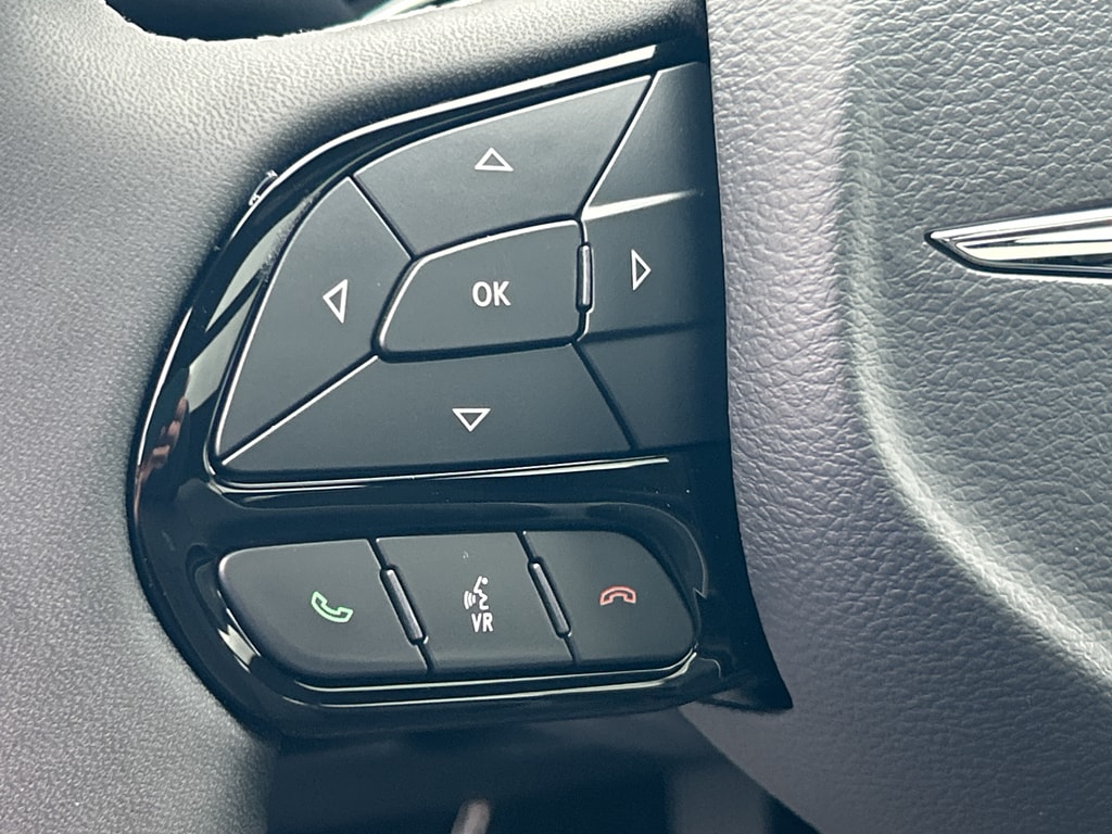 2026 Chrysler Pacifica Limited - Photo 13