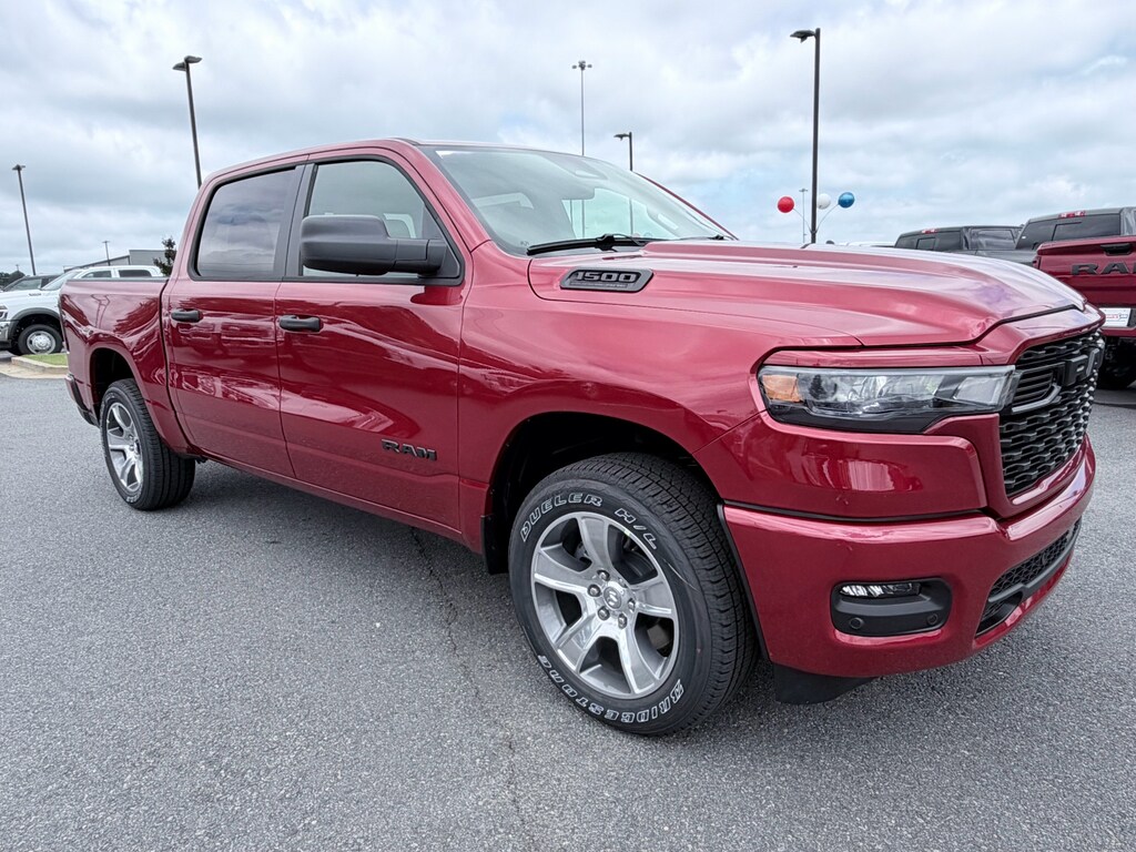 New 2026 Ram 1500 EXPRESS CREW CAB 4X2 5'7 BOX Pickup