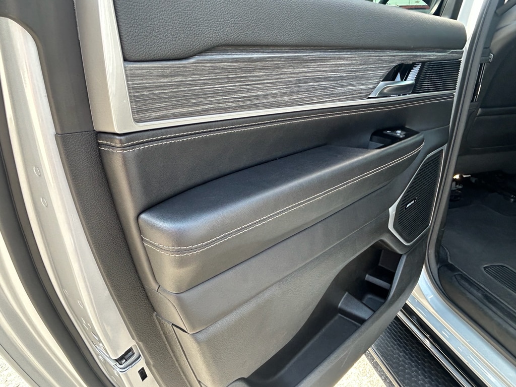 2024 Jeep Wagoneer L Series II - Photo 24