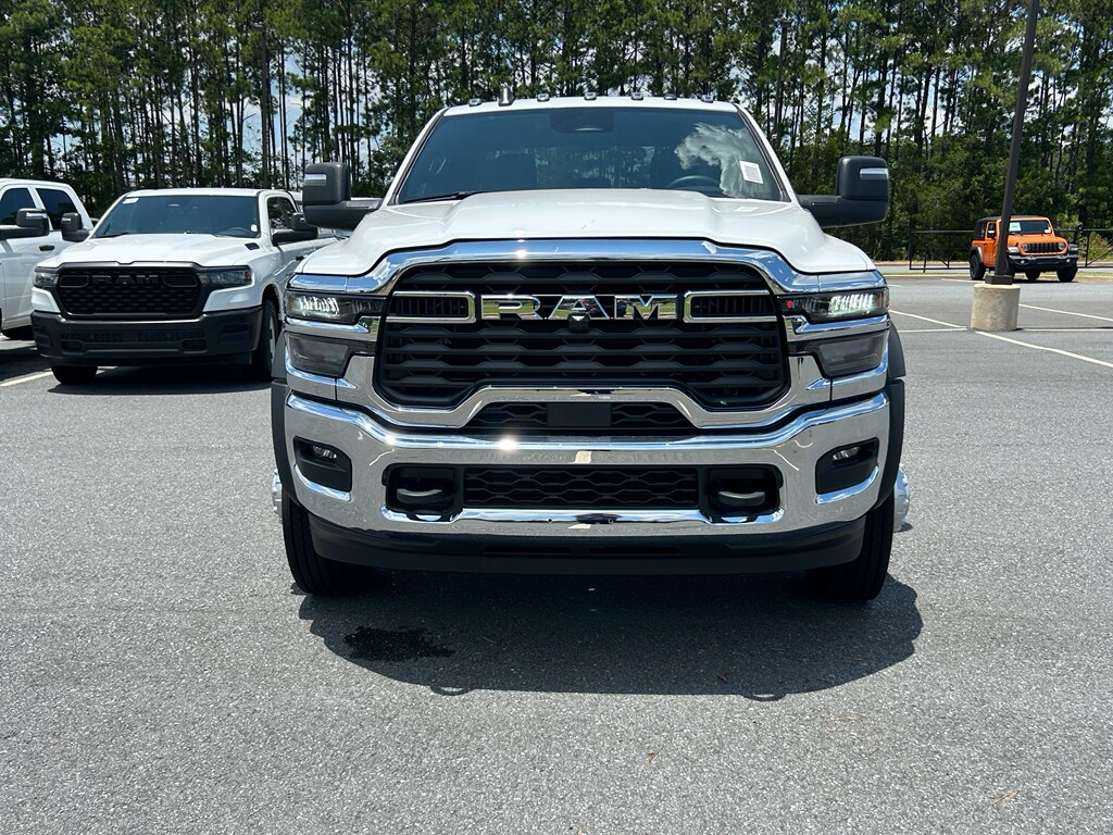 2025 Ram 4500 Tradesman photo 2