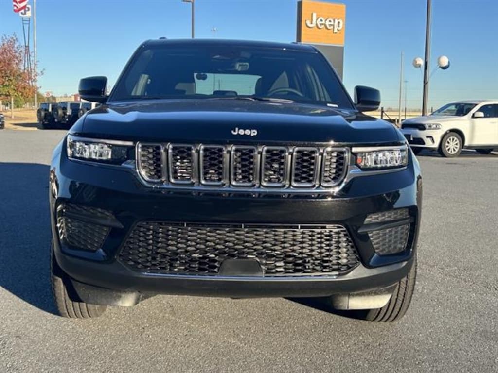 New 2025 Jeep Grand Cherokee LAREDO 4X2 Sport Utility