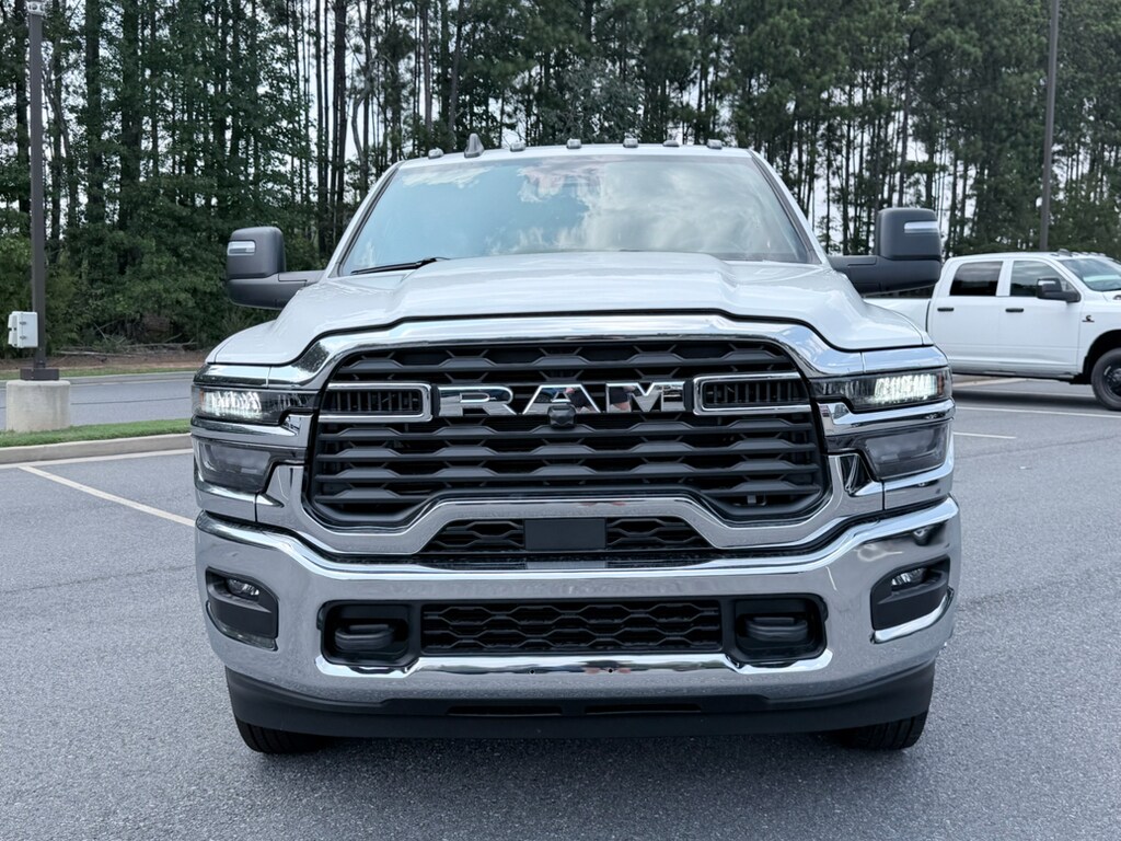 New 2026 Ram 3500 Chassis Cab TRADESMAN CREW 4X4 60' CA Pickup