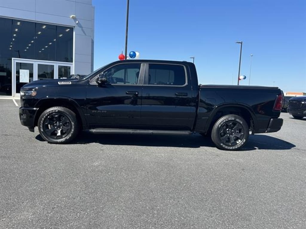 New 2026 Ram 1500 BIG HORN CREW CAB 4X4 5'7 BOX Pickup