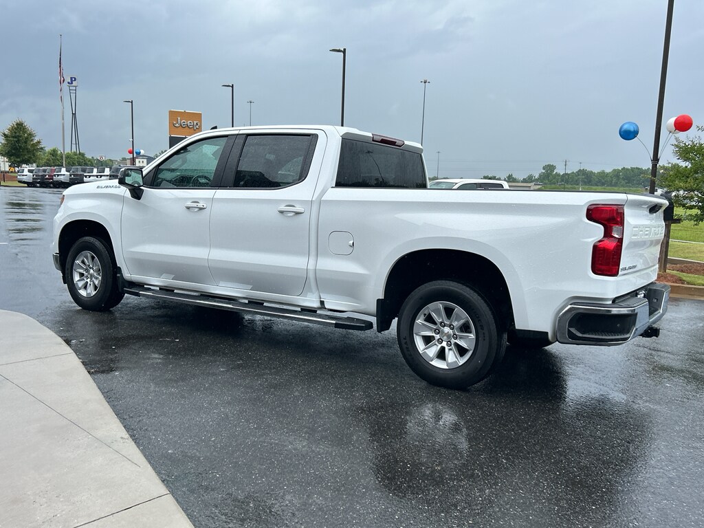 2024 Chevrolet Silverado 1500 LT photo 3