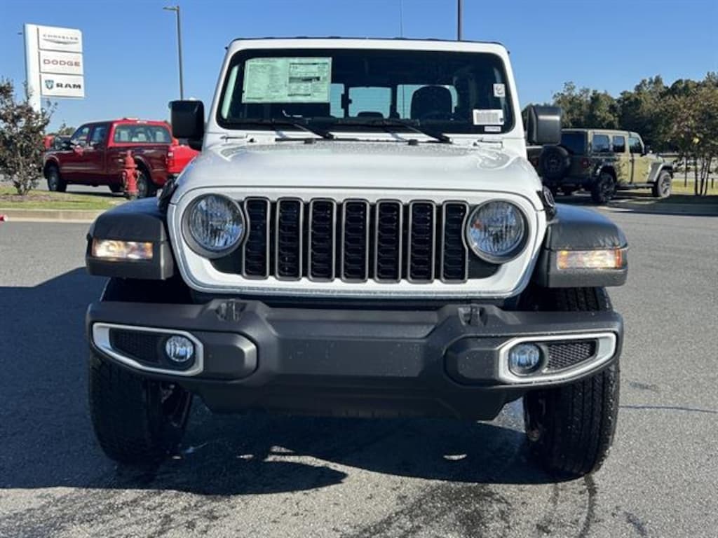 New 2025 Jeep Gladiator SPORT 4X4 Pickup
