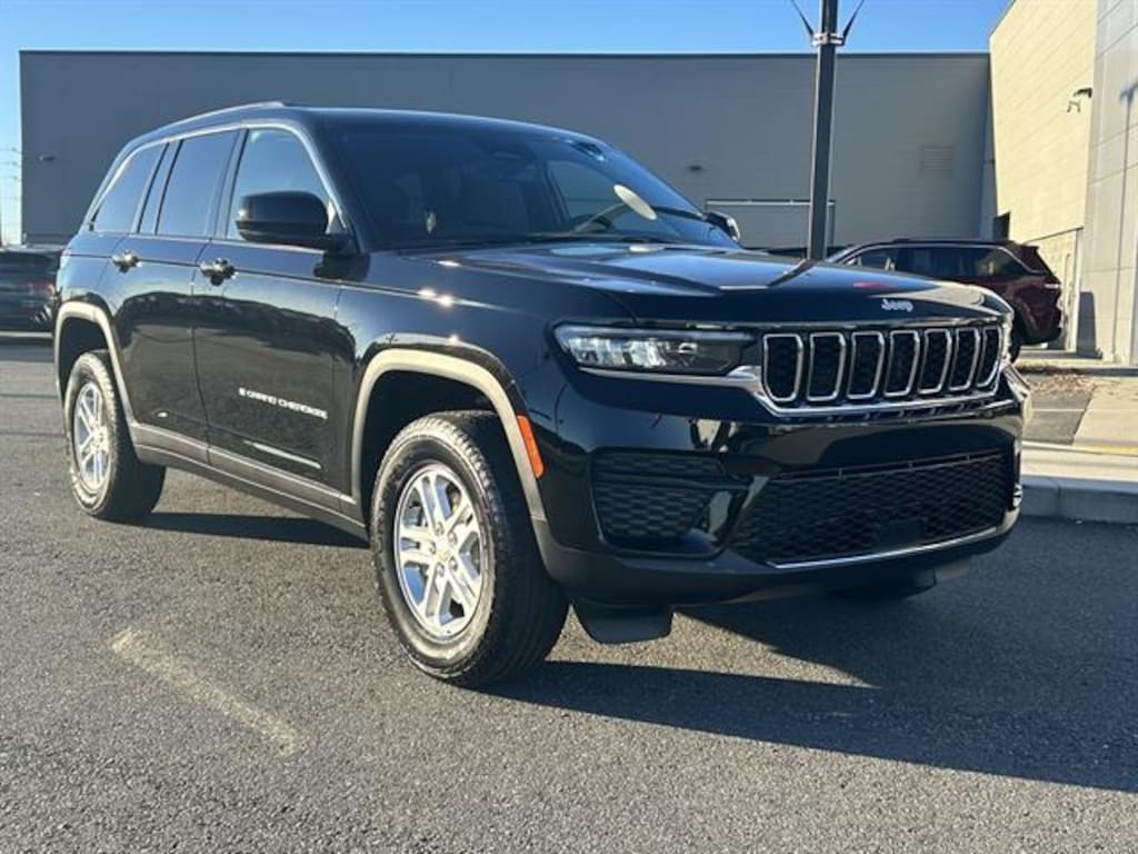 New 2025 Jeep Grand Cherokee LAREDO 4X2 Sport Utility