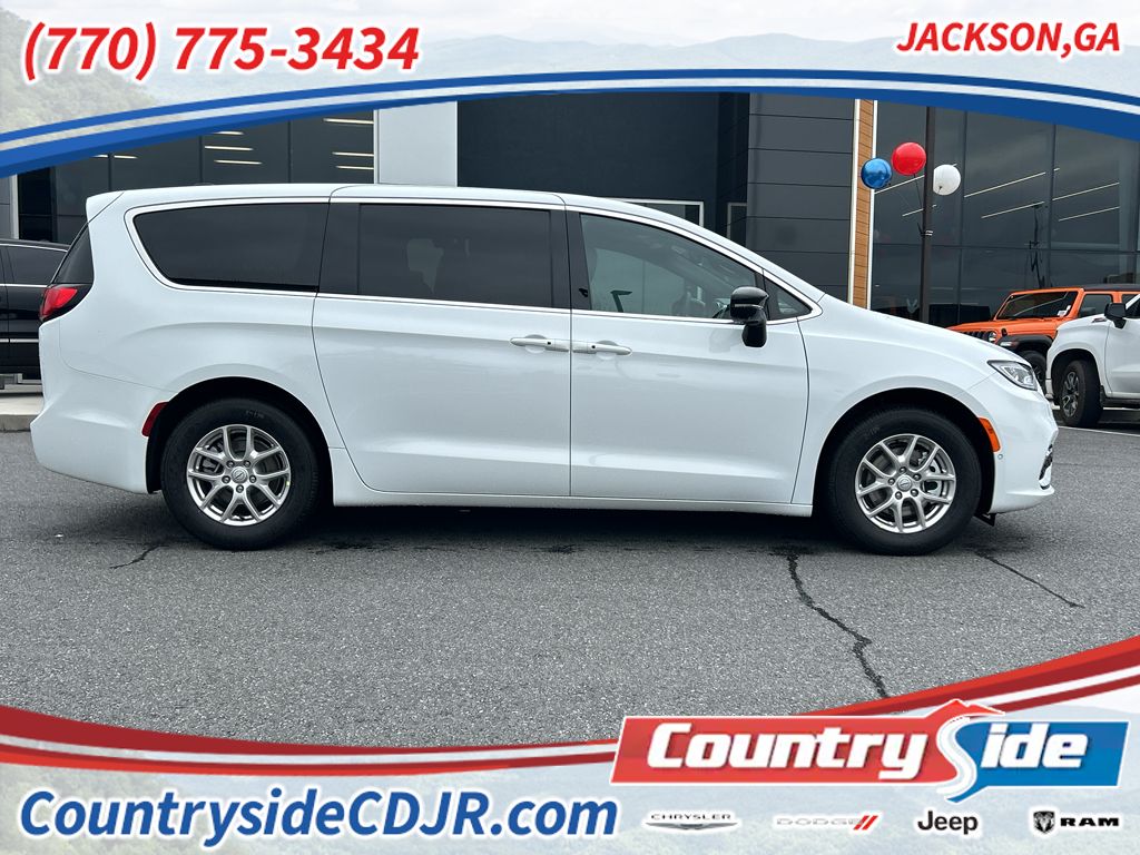 2026 Chrysler Pacifica Passenger Van 