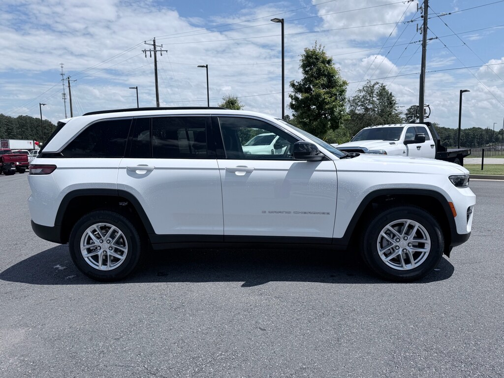 New 2026 Jeep Grand Cherokee LAREDO 4X2 Sport Utility