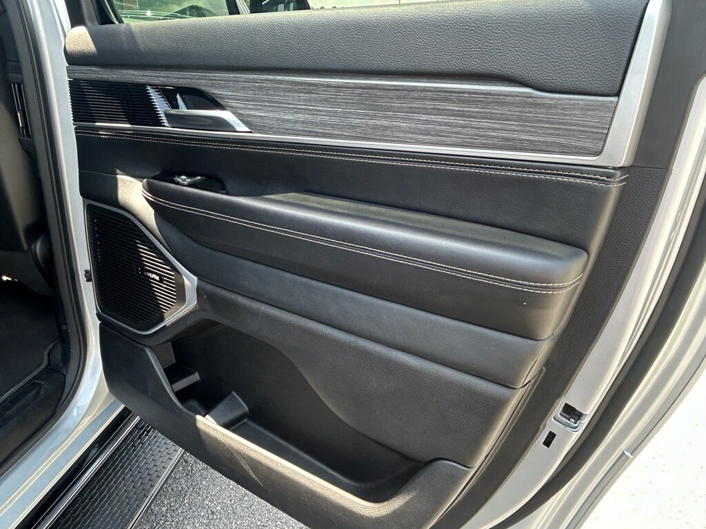 2024 Jeep Wagoneer L Series II - Photo 27