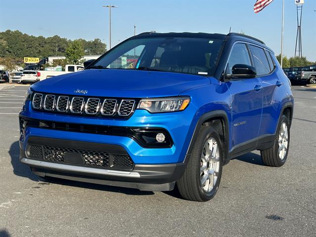 2025 Jeep Compass Limited photo 2