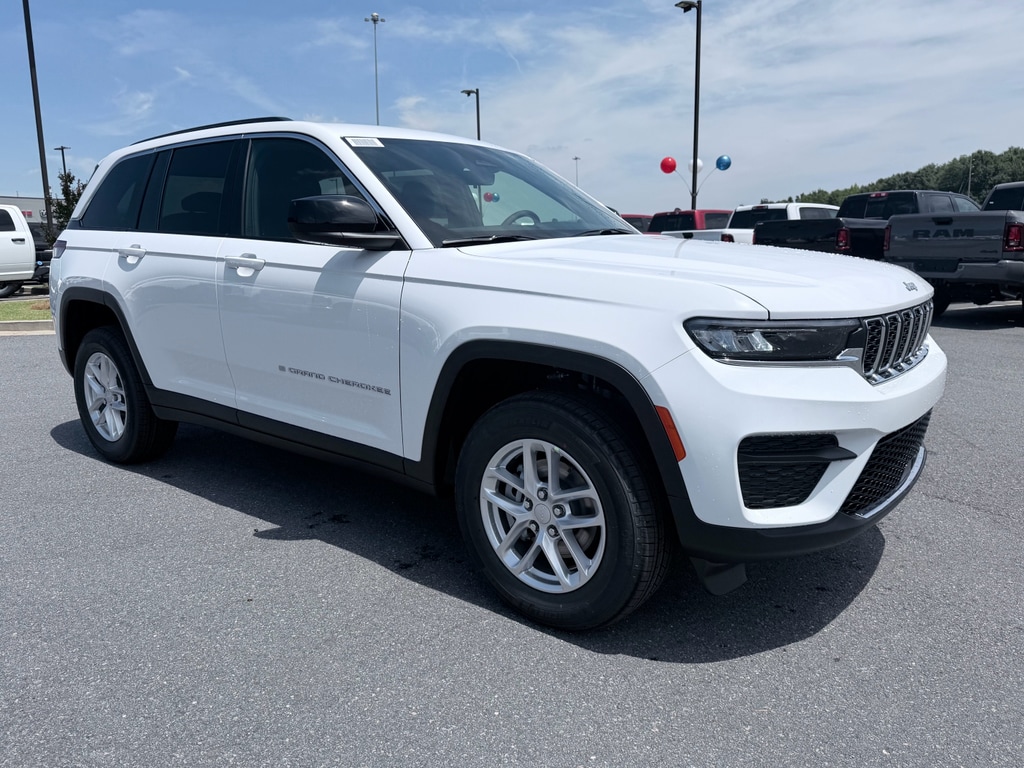 New 2026 Jeep Grand Cherokee LAREDO 4X2 Sport Utility