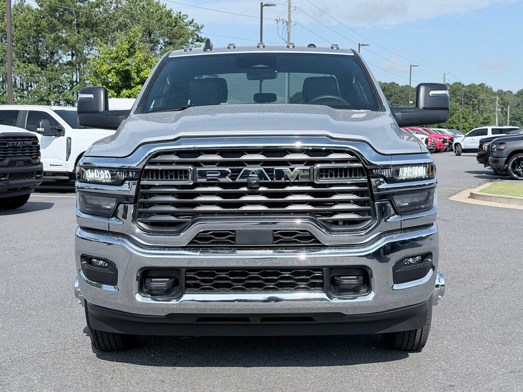 New 2026 Ram 3500 Chassis Cab TRADESMAN CREW 4X4 60' CA Pickup