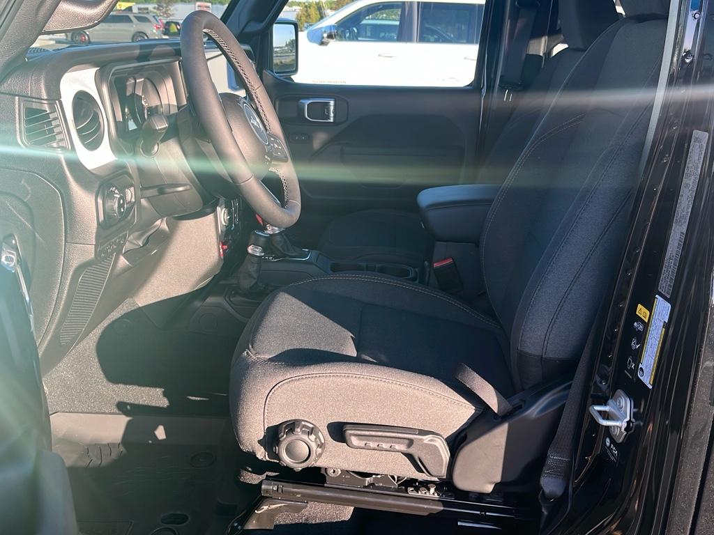 2025 Jeep Gladiator Willys - Photo 11
