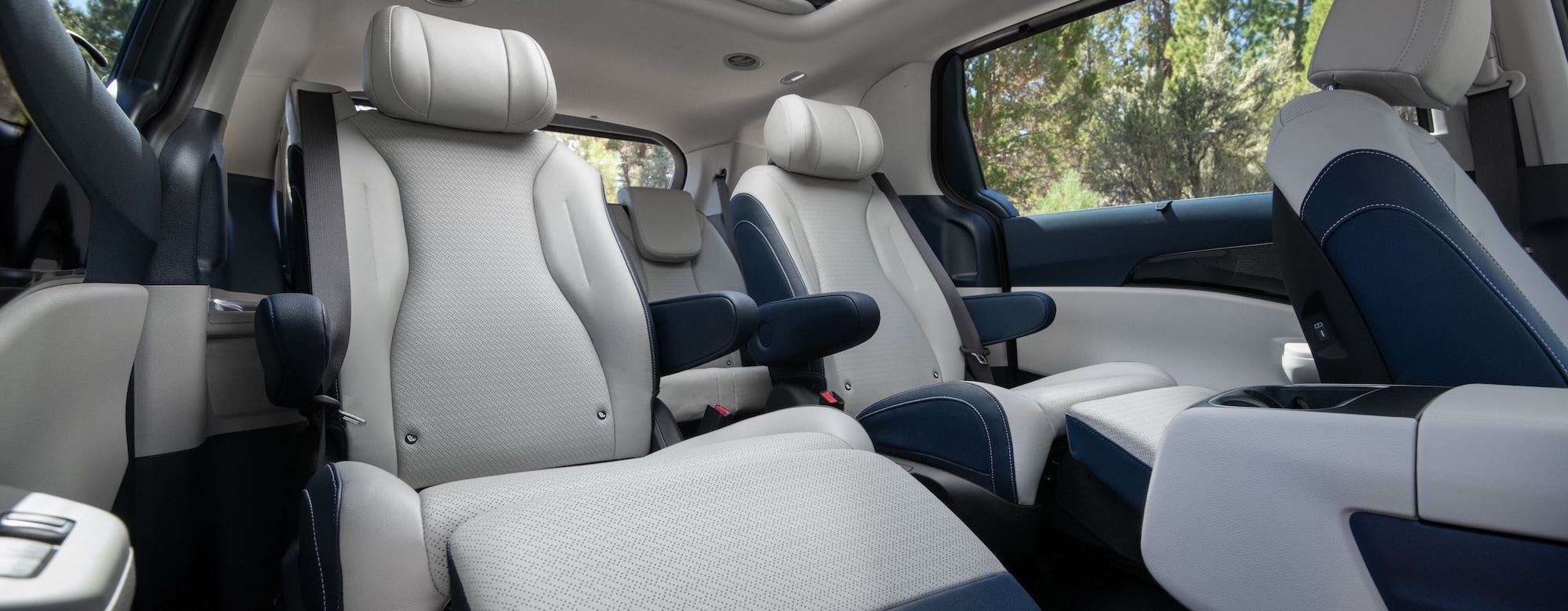 Carnival Hybrid MPV Interior