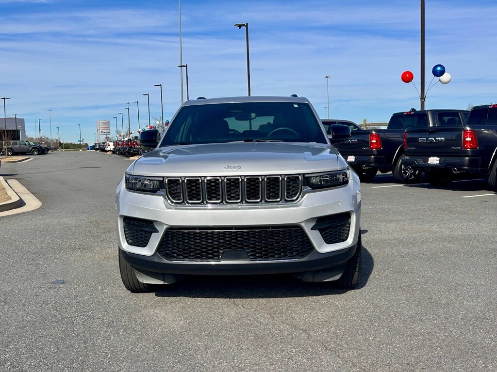 Used 2024 Jeep Grand Cherokee Laredo X Sport Utility
