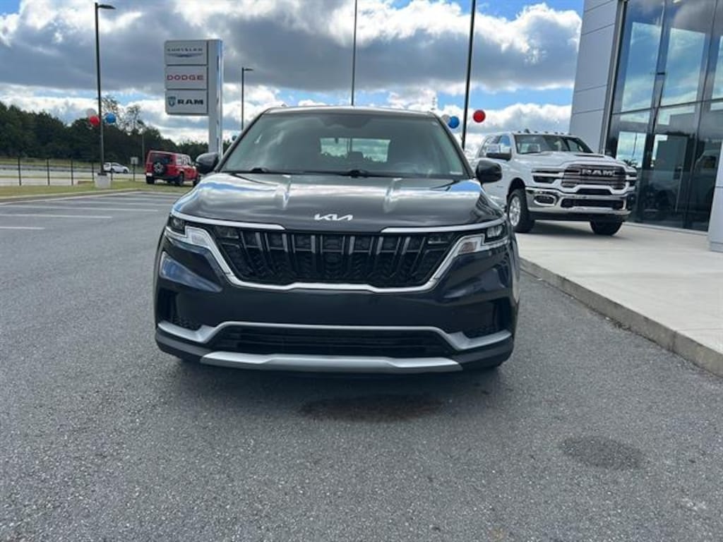 Used 2024 Kia Carnival LX