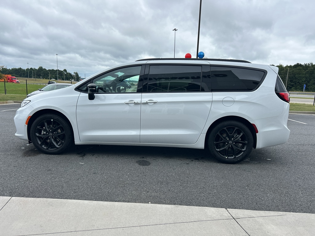 2026 Chrysler Pacifica Limited - Photo 7
