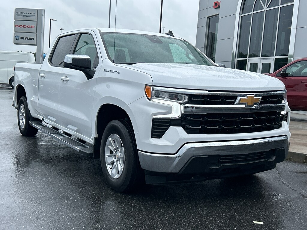 2024 Chevrolet Silverado 1500 LT photo 4