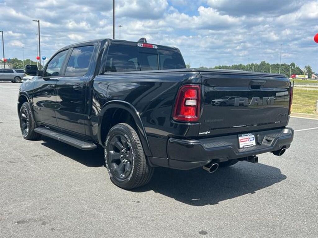 New 2026 Ram 1500 BIG HORN CREW CAB 4X4 5'7 BOX Pickup