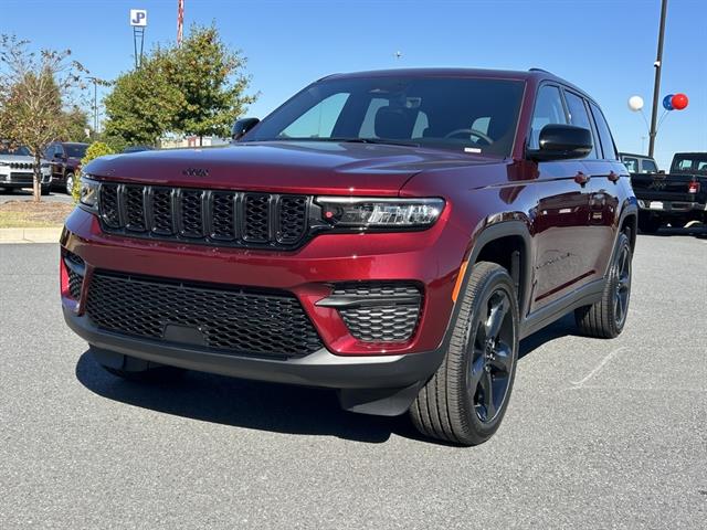 2025 Jeep Grand Cherokee Altitude's photo