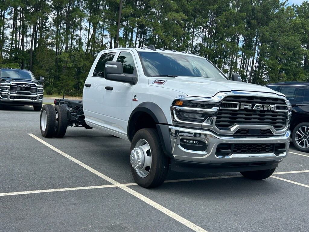 2025 Ram 5500 Tradesman photo 2
