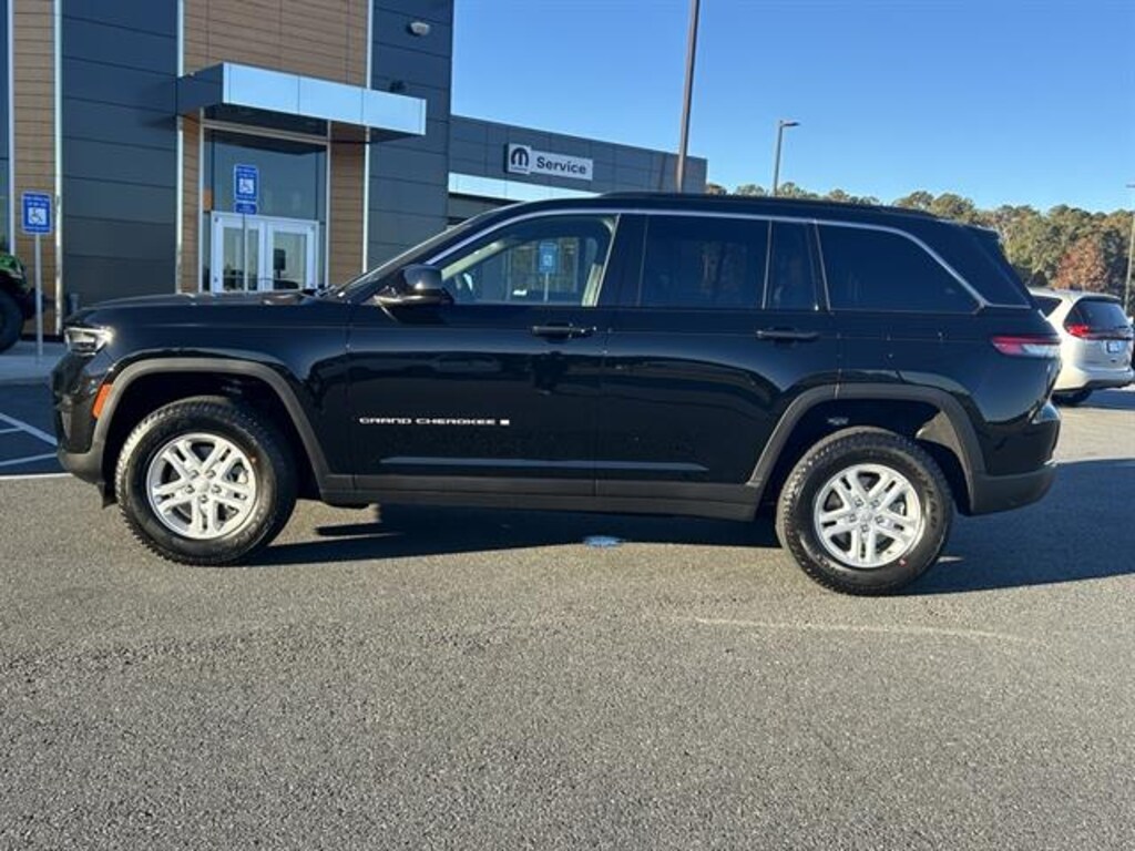New 2025 Jeep Grand Cherokee LAREDO 4X2 Sport Utility