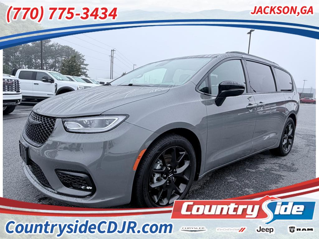 2025 Chrysler Pacifica Limited's photo