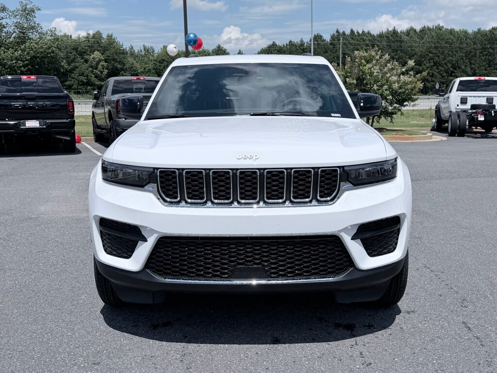 New 2026 Jeep Grand Cherokee LAREDO 4X2 Sport Utility