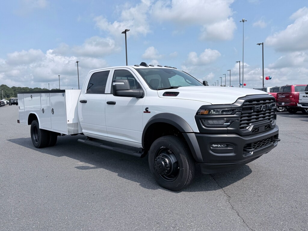 New 2026 Ram 5500 Chassis Cab TRADESMAN CREW 4X4 84' CA Pickup
