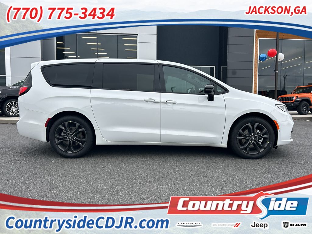 2026 Chrysler Pacifica Passenger Van 